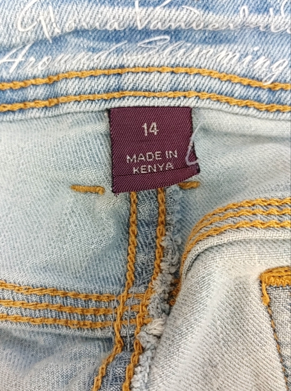 Gloria Vanderbilt Light Blue Denim Capris Women's Size 14 with Button Tab Hem - Picture 2 of 3
